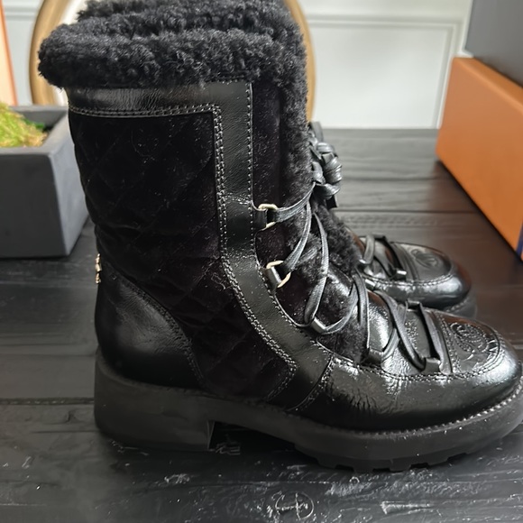 Chanel lace up winter boots - Picture 4 of 9